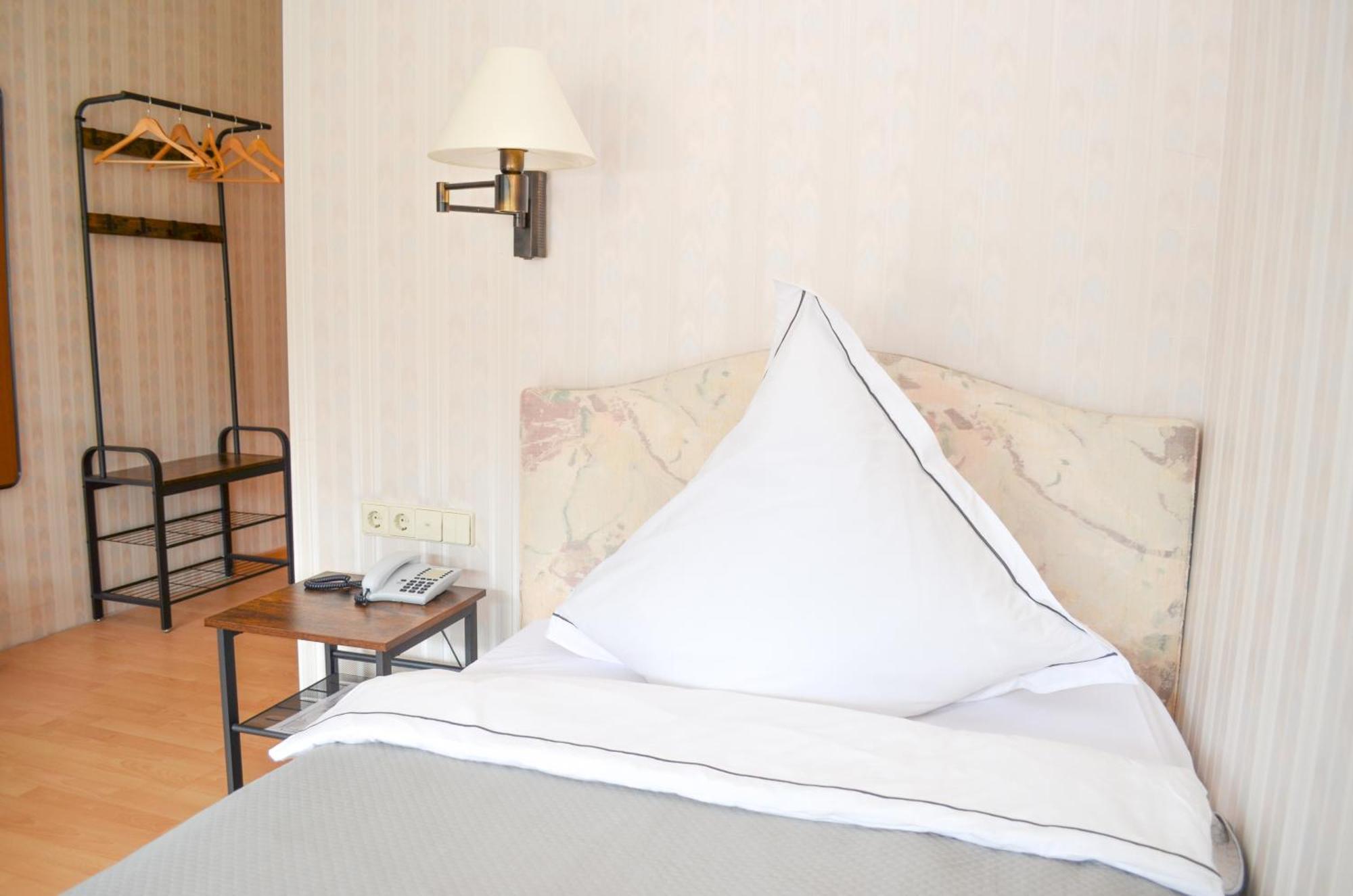 Hotel Harzer Am Kurpark Бад-Херренальб Экстерьер фото